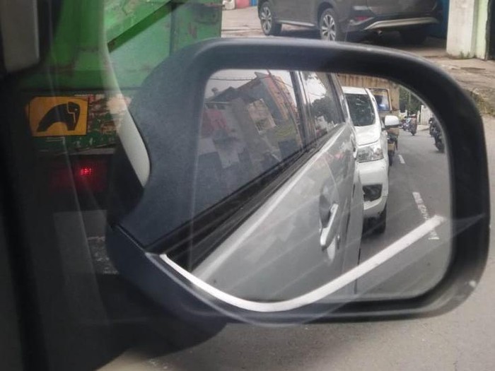 Seorang warga melaporkan kemacetan di Jalan Berbek-Wadungasri, Sidoarjo. Ia melapor menggunakan akun Twitter @pelaksanaSini.