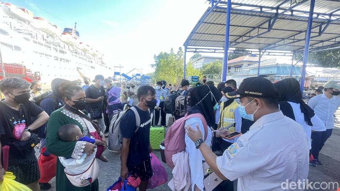 Kepadatan pemudik yang tiba di Pelabuhan Nusantara, Parepare