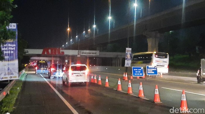 Kondisi lalu lintas di Tol Jakarta-Cikampke km 47, Kamis (28/4)