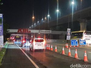 One Way Diterapkan, Kendaraan Berpelat B Padati Tol Japek Km 47