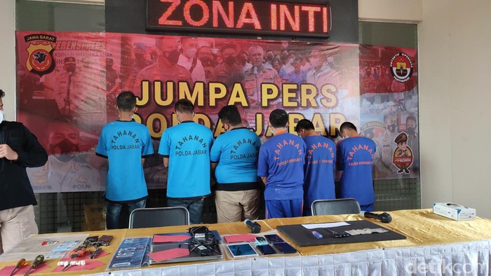 Konferensi pers Polrestabes Bandung soal trio kriminal yang disergap di GT Pasirkoja