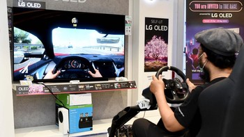 Bakal digelar simultan menyasar berbagai pusat perbelanjaan besar di berbagai kota, aktivitas utama pada kampanye ini berwujud sebuah mini turnamen gaming. Selain kesenangan gaming, yang menjadikannya menarik, LG menyediakan hadiah utama 1 unit TV OLED dalam tiap penyelenggaraannya. 