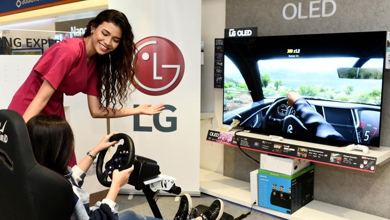 Ditengah gencarnya kompetisi pabrikan lain mempromosikan kualitas gambar TV dengan membidik pasar penikmat sinema, PT. LG Electronics Indonesia (LG) justru membuat langkah berbeda. Demi mempromosikan TV OLED miliknya, merek elektronik asal Korea ini menggelar LG OLED Gaming Experience Zone.