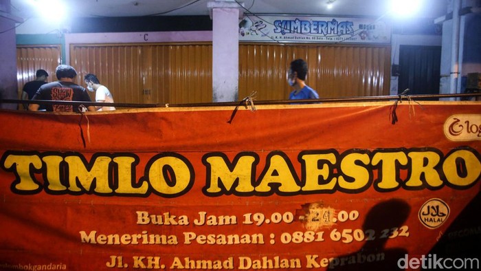 Timlo Maestro merupakan salah satu kuliner populer di Solo. Kuliner yang terdiri dari sosis, telur, dan ati ampela ini merupakan langganan Jokowi lho.