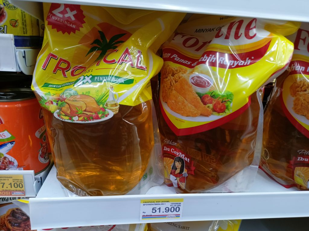 Minyak goreng di Indomaret (CNBC Indonesia/Ferry Sandi)
