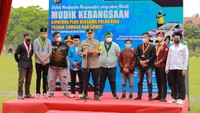 Ratusan pemudik itu dilepas langsung oleh Kapolda Riau, Irjen Mohammad Iqbal dan mahasiswa dari Cipayung Plus.