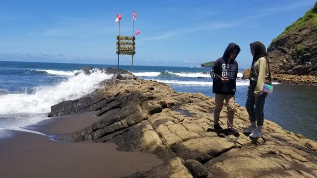 pantai watu ulo