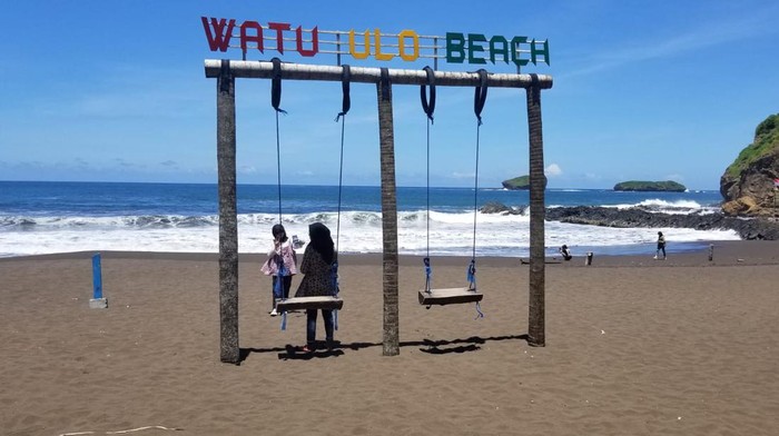 pantai watu ulo