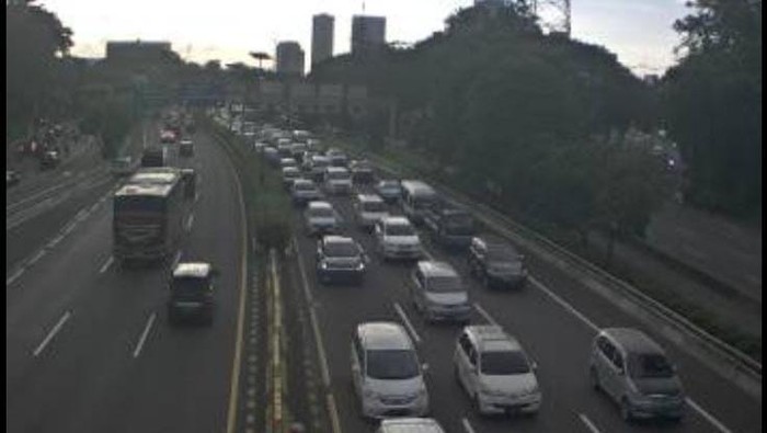 Pantauan CCTV tol dalam kota km 9+200, Kamis (28/4) sore