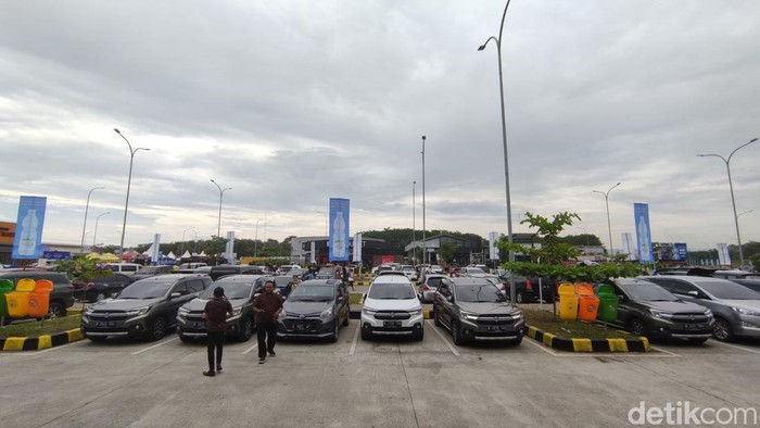 Pantauan Tol Batang-Semarang, Kamis (28/4/2022) pukul  pukul 10.15 WIB hingga 10.42 WIB.