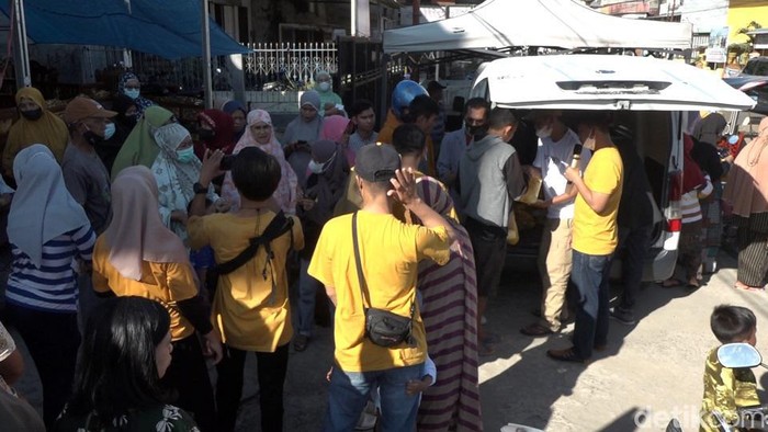 Pasar murah jelang Lebaran yang digelar di Polman, Sulbar.