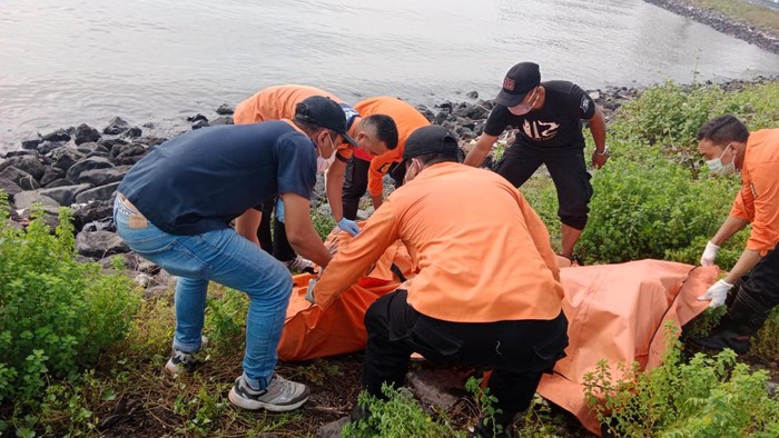 pelaku curanmor tewas ceburkan diri dari suramadu