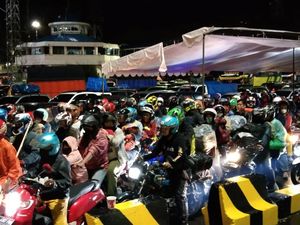 Macet Horor di Pelabuhan Merak Gegara Jumlah Kapal Sedikit
