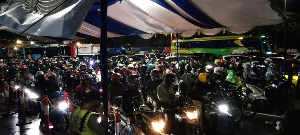 Pemudik Motor di Pelabuhan Merak