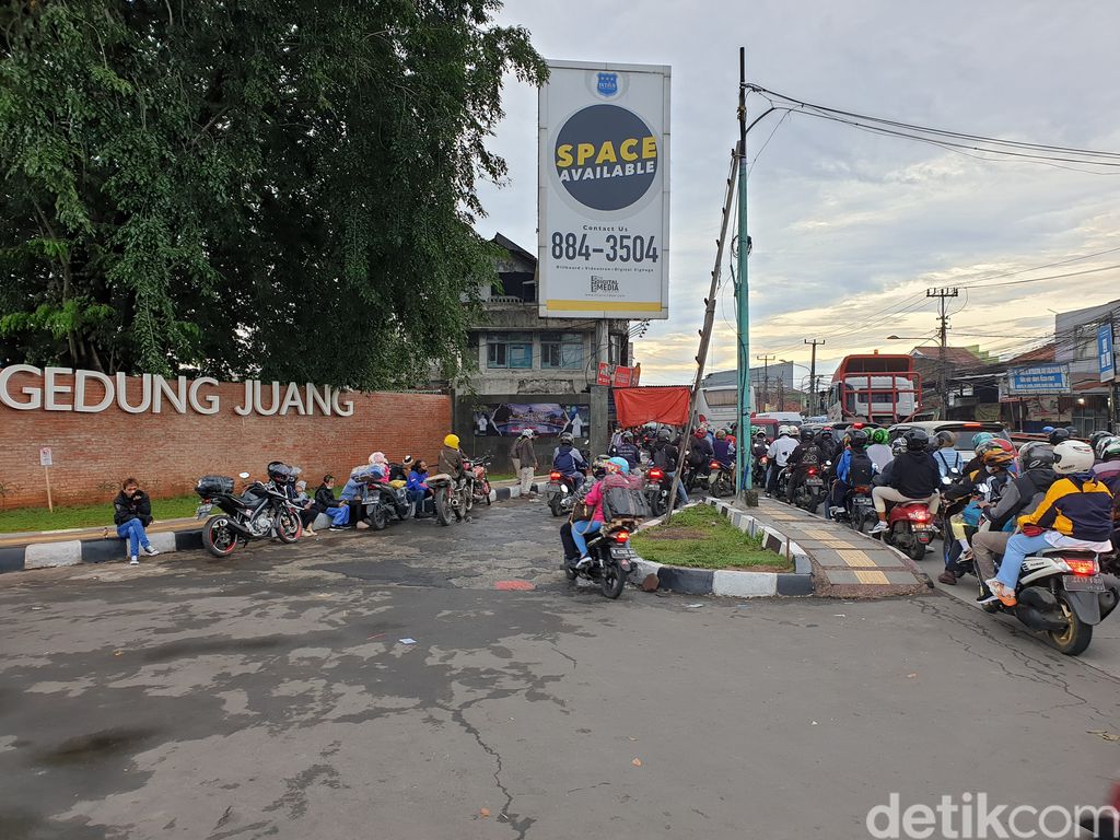 Pemudik Motor di Tambun, Bekasi