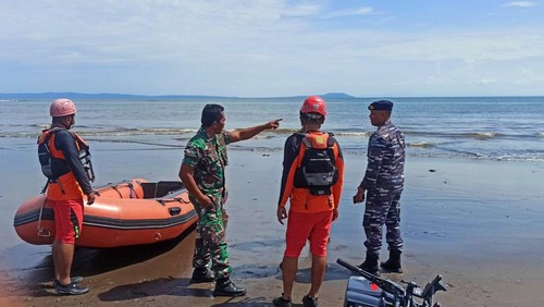 Pencarian pemudik yang tenggelam di Selat Bali, Kamis (28/4/2022) (Istimewa)