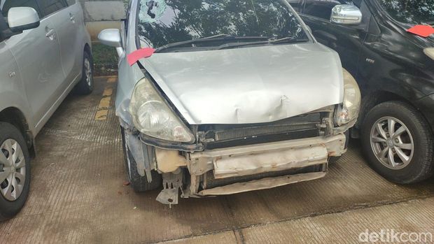 Penampakan mobil viral saat penyergapan.