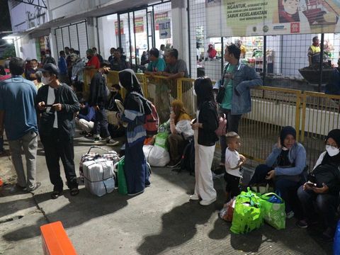 Penumpang mudik gratis tiba di Terminal Tipe A Giri Adipura Wonogiri, Rabu (27/4/2022) malam.