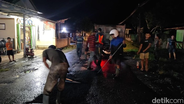 Perbaikan jalan di Pandeglang