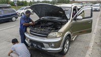 Mobil mogok di jalan tol saat perjalanan mudik kerap terjadi.