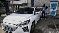 PT PLN (Persero) Unit Induk Distribusi Jakarta Raya memastikan infrastruktur Stasiun Pengisian Kendaraan Listrik Umum (SPKLU) yang terletak di Rest Area KM 6 beroperasi maksimal, sehingga pemilik kendaraan listrik yang mudik melewati wilayah tersebut dapat melakukan pengisian listrik dengan nyaman.