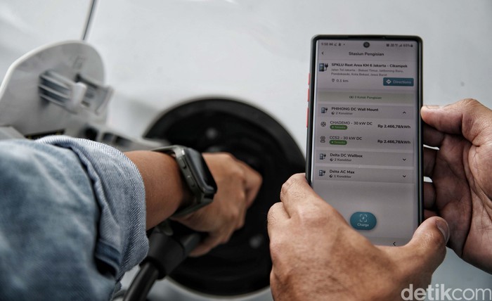 PLN menyiapkan 9 SPKLU di jalur Tol Trans Jawa. Hal ini untuk memfasilitasi para pemudik yang menggunakan kendaraan listrik.