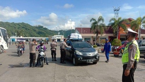 Situasi pengamanan mudik di Pelabuhan Lembar Lombok Barat, Kamis (28/4/2022)