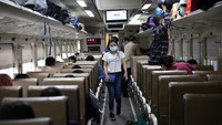 Dari sekian banyak pilihan transportasi mudik, kereta api menjadi salah satu yang paling diminati. Ongkos yang relatif terjangkau dan waktu tempuh yang cukup singkat menjadi alasan. Agung Pambudhy/detikcom