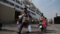 Kementerian perhubungan (Kemenhub) memperkirakan akan ada 85 juta pemudik yang menjadi bagian dari arus mudik Lebaran 2022. Sebanyak 10 persen di antaranya diperkirakan akan memilih kereta api sebagai moda transportasi. Angka tersebut mengalami peningkatan dibandingkan 2019 lalu sebelum pandemi Covid-19, yang hanya mencapai 6,85 juta pemudik. Pradita Utama/detikcom