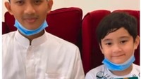 Potret Rafathar yang sudah terlihat tenang saat ikut pesantren. Foto: Instagram