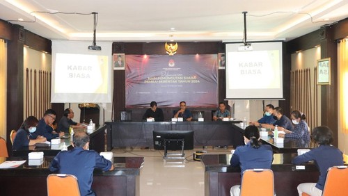 Rapat rekapitulasi DPB April 2022 yang dilaksanakan KPU Tabanan, Rabu (27/4/2022).