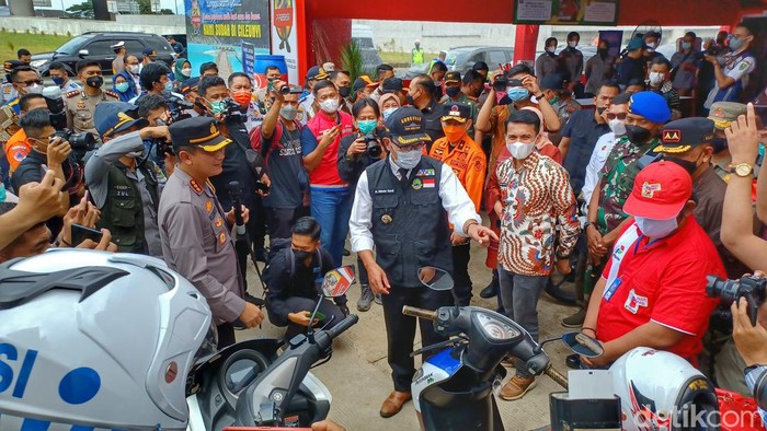 Ridwan Kamil di Pos Terpadu Cileunyi, Kabupaten Bandung, Kamis (28/4/2022).