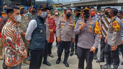 Gubernur Ridwan Kamil Tinjau Pos Terpadu Cileunyi
