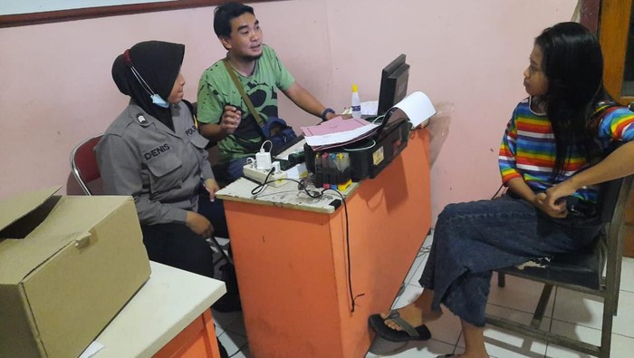Riski Amelia saat diperiksa polisi terkait rekayasa info penculikan