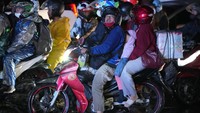 Motor menjadi salah satu transportasi pilihan warga untuk mudik ke kampung halaman agar dapat berlebaran bersama keluarga.