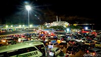 Corporate Secretary PT Angkutan Sungai Danau dan Penyeberangan (ASDP), Shelvy Arifin, mengatakan pihaknya akan membatasi jumlah pembelian tiket. Hal ini dilakukan untuk mengatur pola kedatangan pemudik dalam sehari.