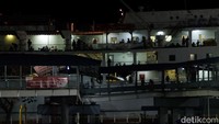 Terkait jumlah kapal yang disoroti pihak kepolisian karena dinilai masih kurang, Shelvy mengatakan, per hari ini pihak nya sudah menambah jumlah kapal. Ada 40 kapal per hari yang beroperasi melayani penyeberangan.