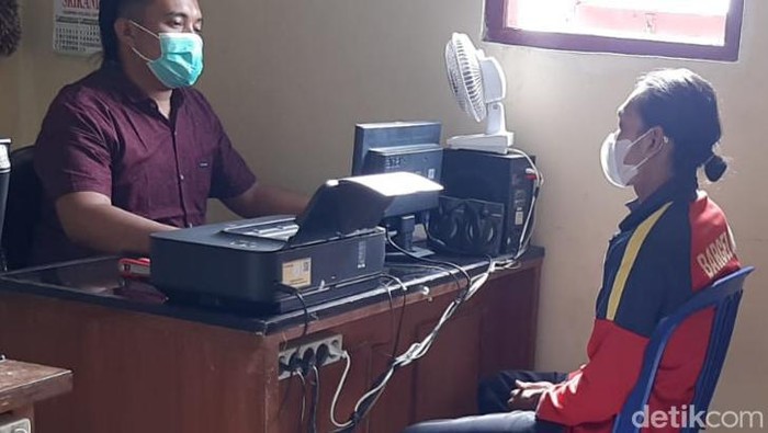 Siswadi (37)  bikin hoax dibegal di SSB Boyolali gegara terlilit utang. Dia akhirnya dimintai klarifikasi di Polsek Cepogo, Kamis (28/4/2022).