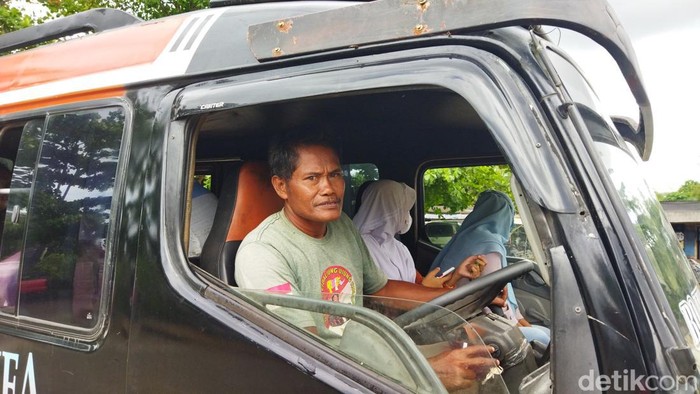 Sopir angkutan mengeluh kondisi penumpang di Terminal Kadu Banen sepi