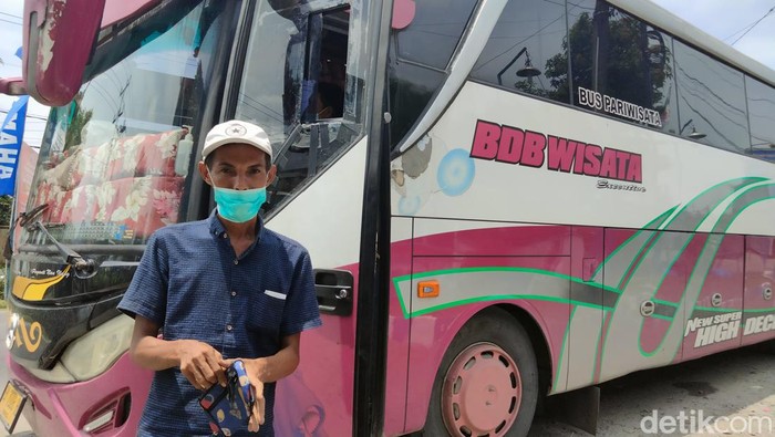 Sopir bus pariwisata beralih menjadi supir antar lintas provinsi.