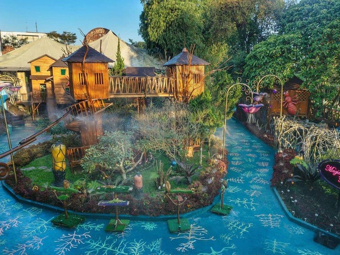 Suasana di objek wisata Lembang Wonderland.
