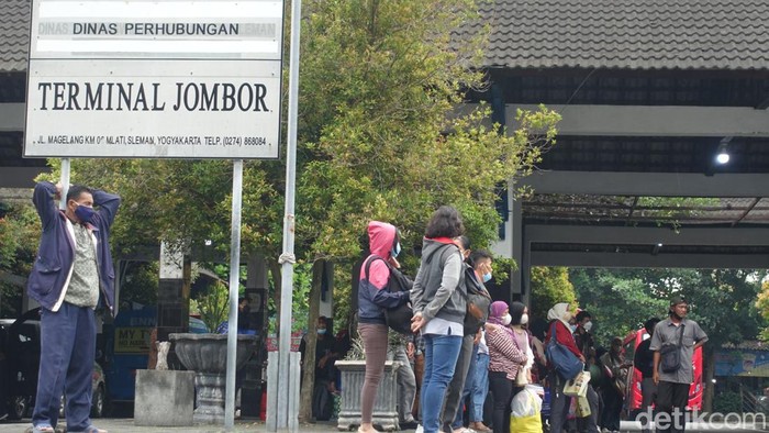 Suasana mudik Lebaran 2022 di Terminal Jombor, Sleman pada Kamis (28/4/2022).