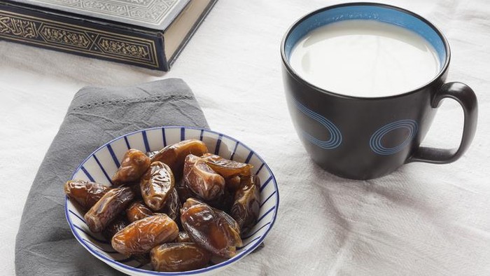 Manfaat Minum Susu dan Kurma