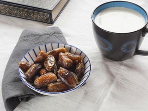 Ini 4 Manfaat Sehat Jika Konsumsi Susu dengan Kurma