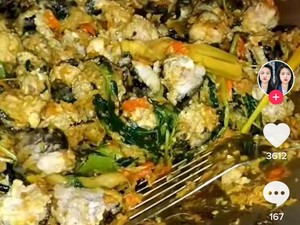 Hii Seram! Wanita Ini Masak Ular Rica-rica dan Sebut Rasanya Enak