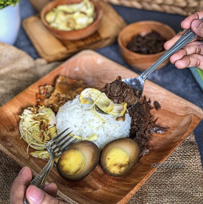 5 Tempat Makan Enak di Rest Area Pendopo KM 356, Mampir Yuk!