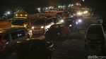 Antrean Kendaraan Mengular Imbas One Way Tol Japek