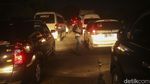 Antrean Kendaraan Mengular Imbas One Way Tol Japek