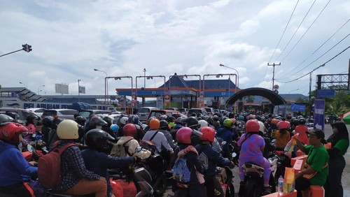Kondisi antrean pemudik bermotor di Pelabuhan Gilimanuk H-5 lebaran