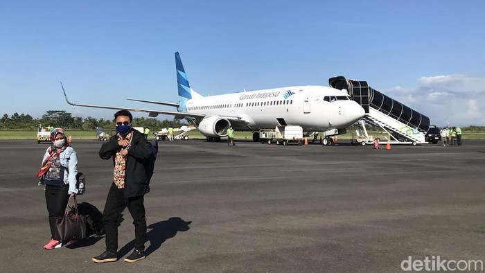 Arus Mudik Jalur Udara ke Bengkulu Melonjak Pesat Pemudik tiba di Bandara Fatmawati Soekarno, Bengkulu, Jumat (29/4/2022).